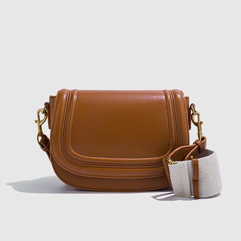 Luxury Bags That Are Vegan - Sac bandoulière minimaliste en cuir végétalien
