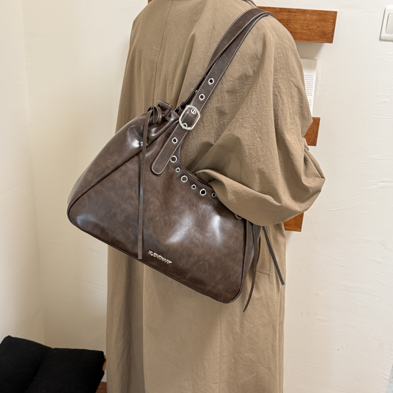 Sacs à bandoulière style vinta - Luxury Bags That Are Vegan avis et prix