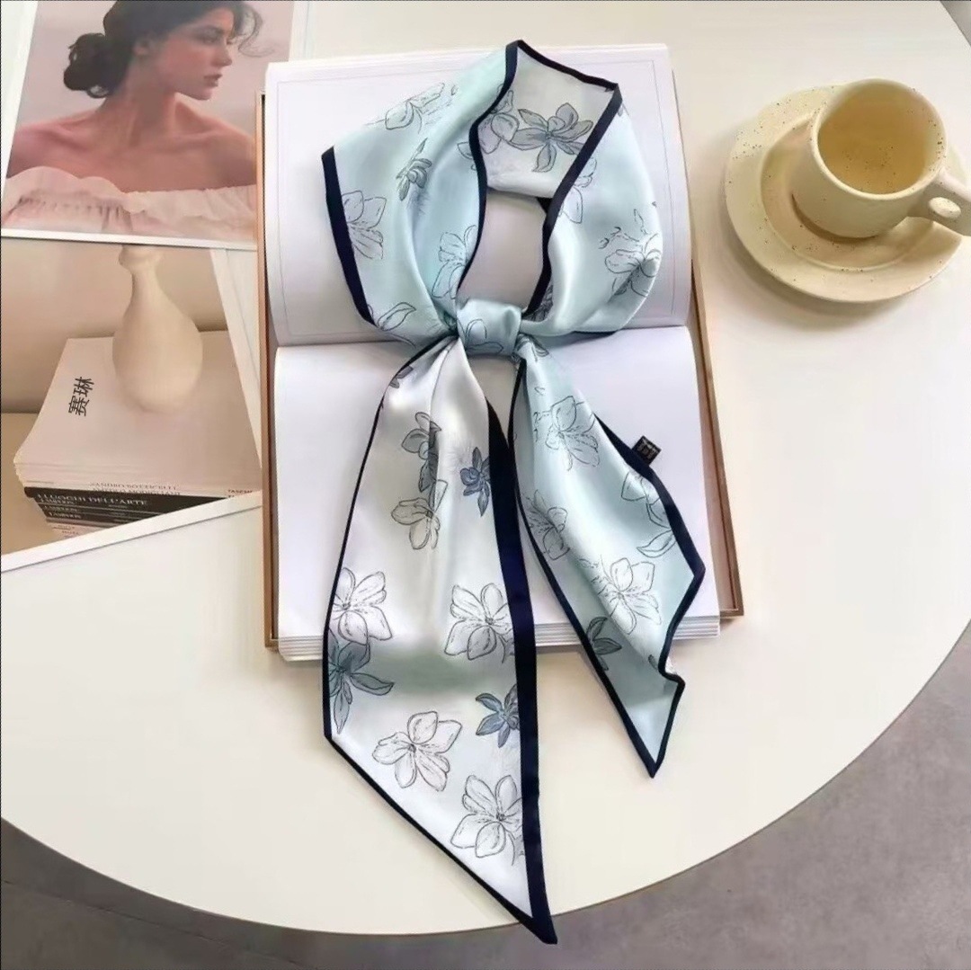 Foulard carré de luxe en soie  - Luxury Bags Online avis et prix
