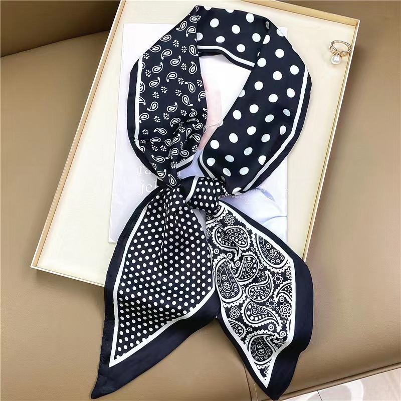 Foulard carré de luxe en soie  - Luxury Bags Online avis et prix