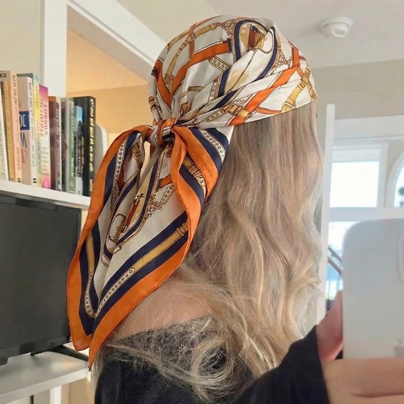 Foulard carré en soie de luxe  - Luxury Bags Online avis et prix