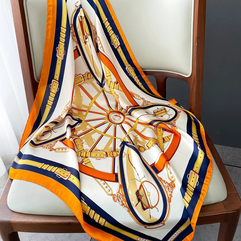 Foulard carré en soie de luxe  - Luxury Bags Online avis et prix