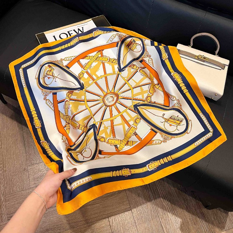 Foulard carré en soie de luxe  - Luxury Bags Online avis et prix