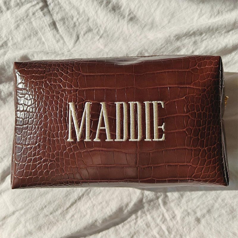 Pochette de maquillage brodée  - Luxury Bags That Are Vegan avis et prix
