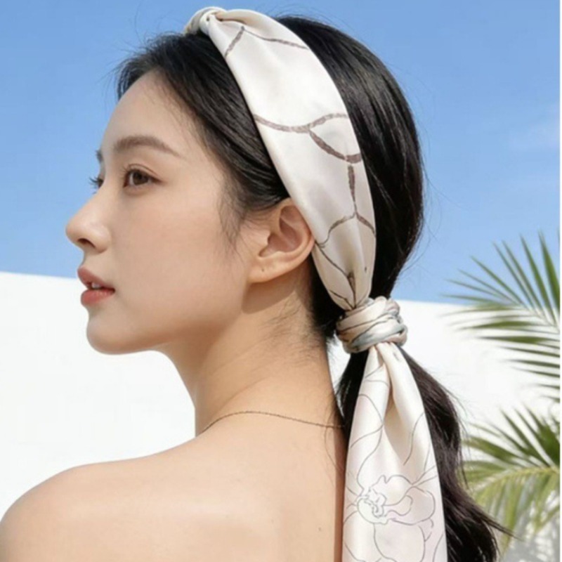 Foulard carré de luxe en soie  - Luxury Bags Online avis et prix
