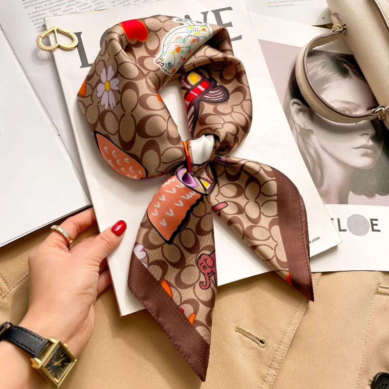 Foulard carré de luxe en soie  - Luxury Bags Online avis et prix
