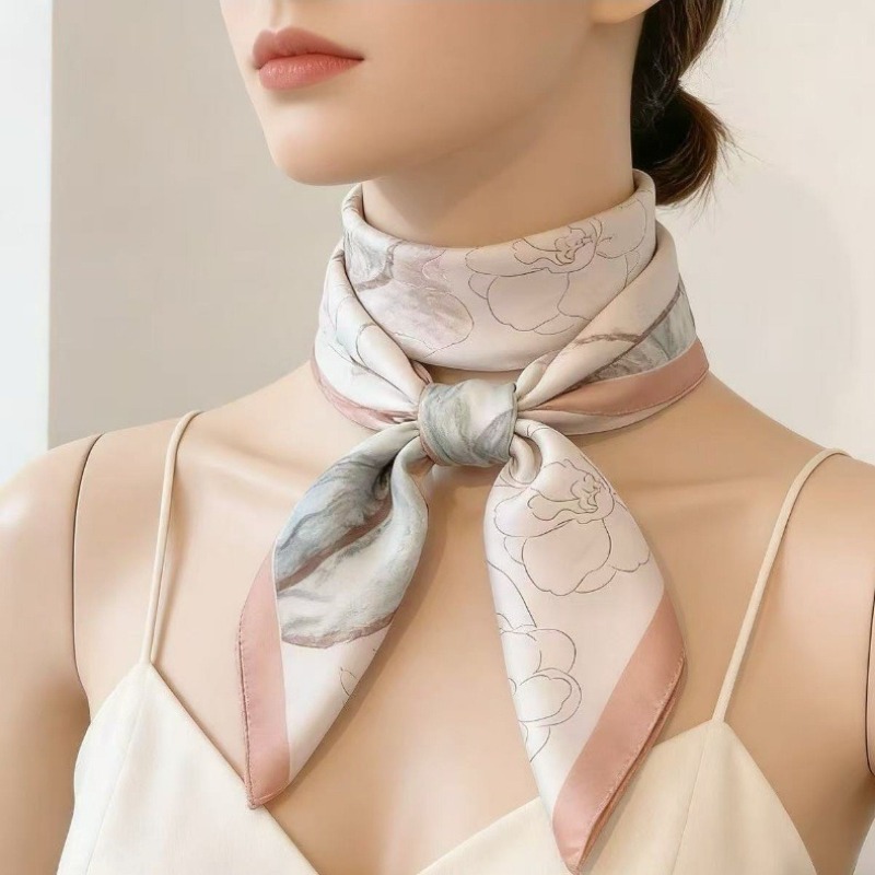 Foulard carré de luxe en soie  - Luxury Bags Online avis et prix